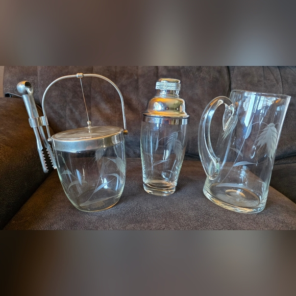 NORITAKE SASAKI GLASS WHEAT ETCHED BAR SET-PITCHER, DRINK SHAKER, AND ICE BUCKET - Picture 4 of 8
